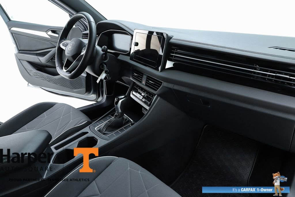 Used 2025 Volkswagen Jetta Sport image 32