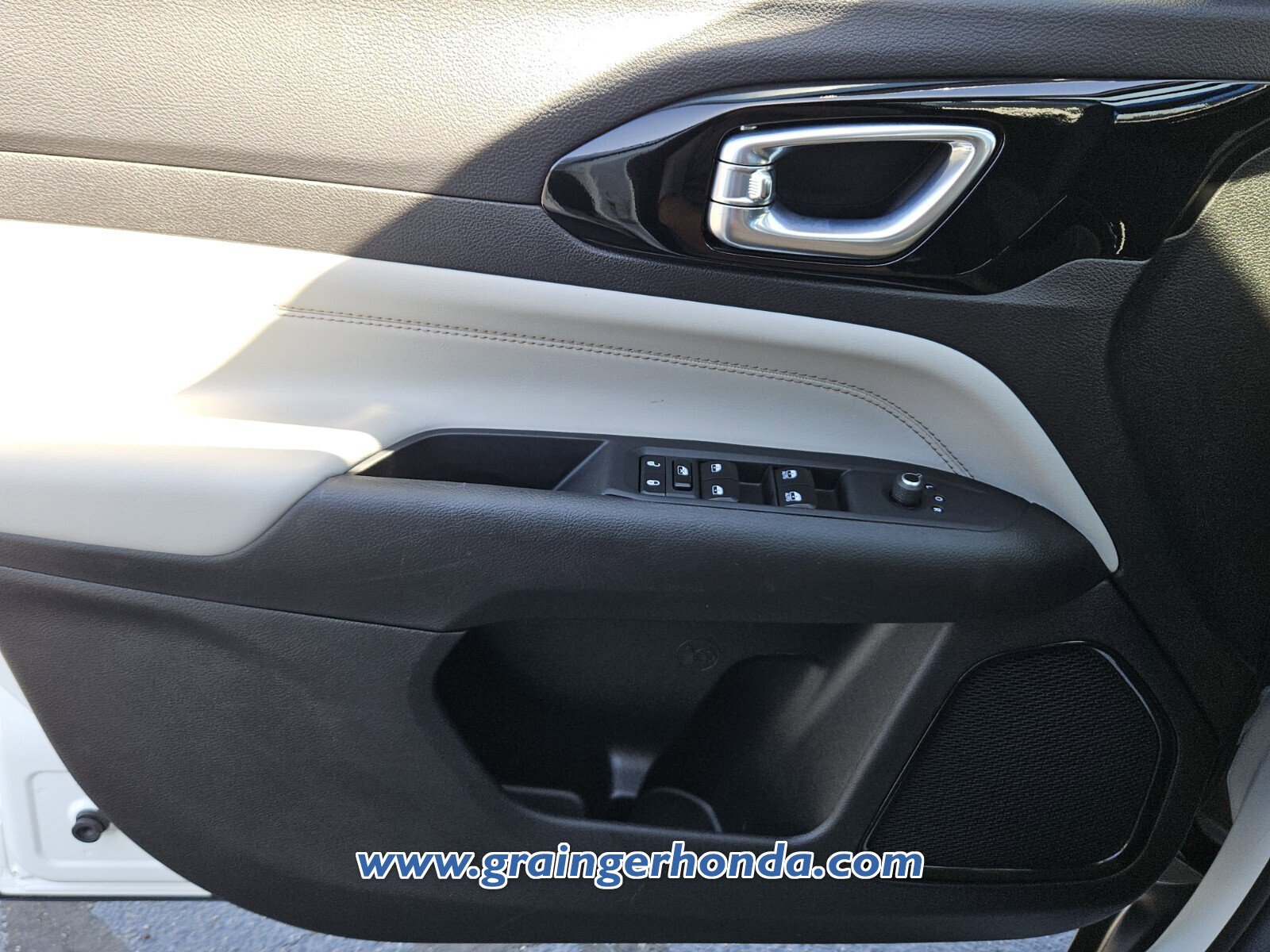 Used 2025 Jeep Compass Limited image 23