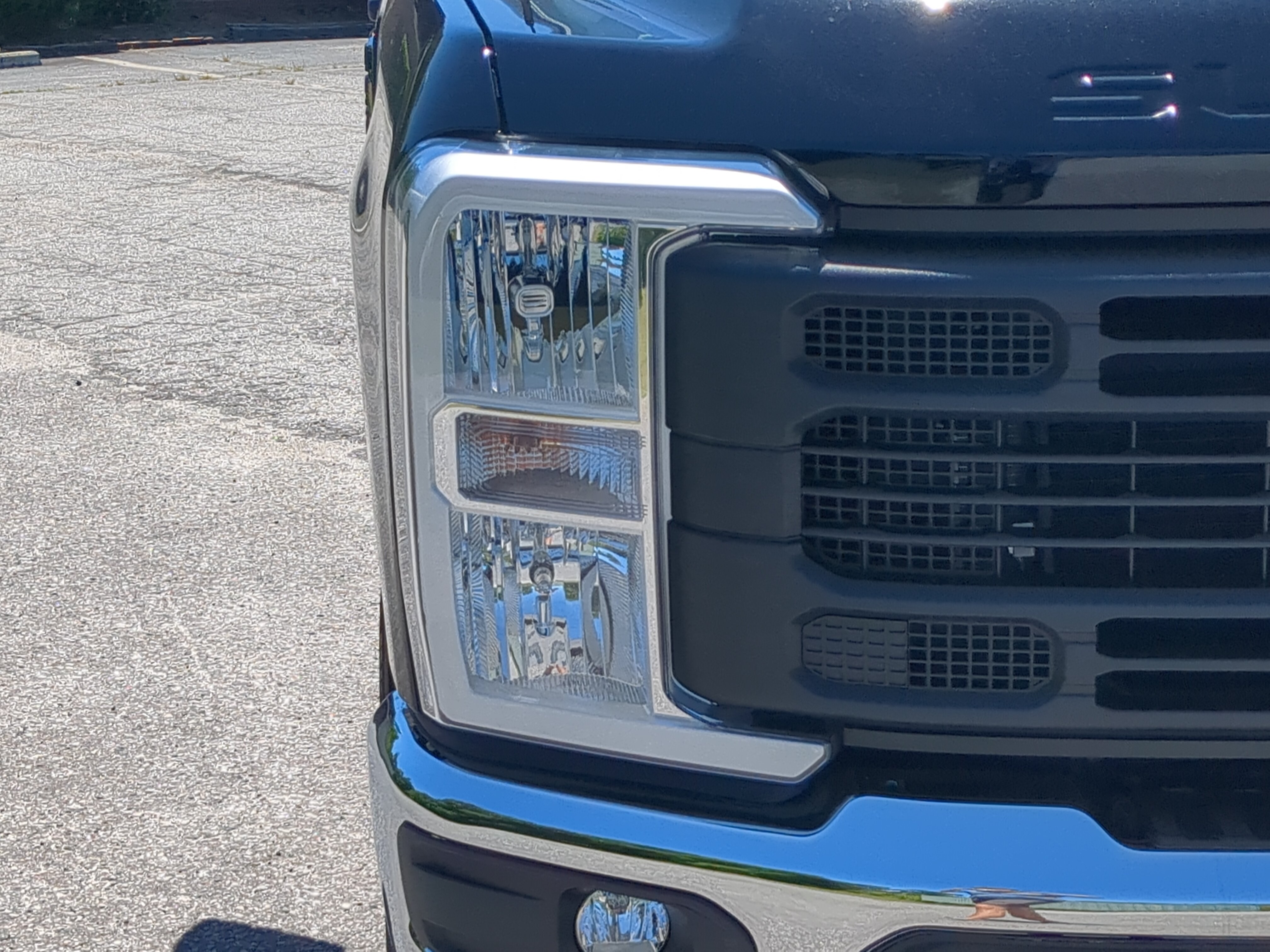 New 2026 Ford F250 XL w/ FX4 Off-Road Package AWD/4WD image 8