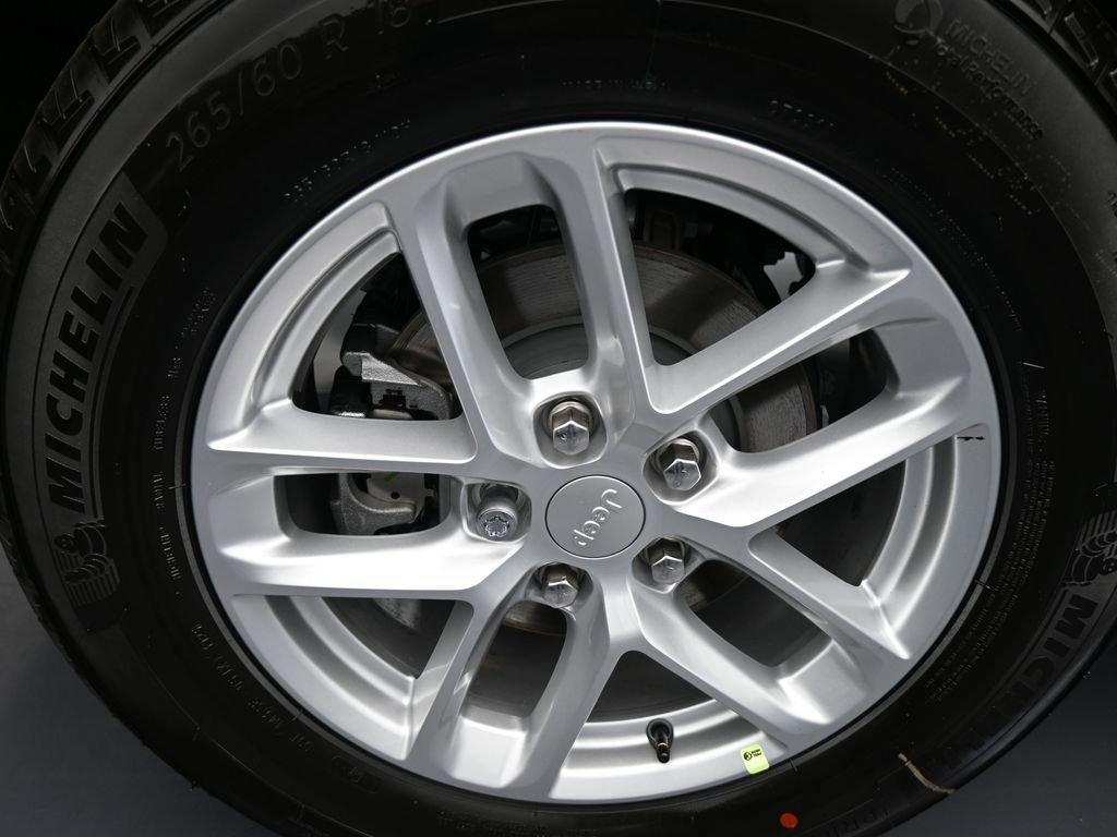 New 2025 Jeep Grand Cherokee Laredo RWD image 40