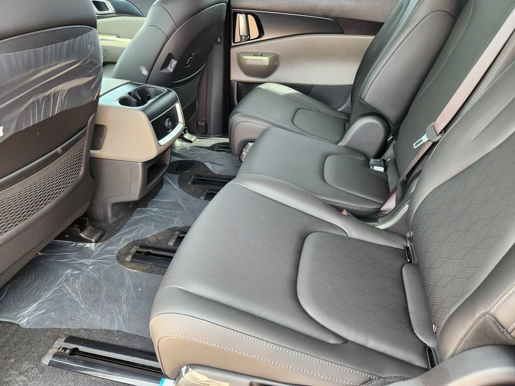 New 2026 Kia Carnival FWD image 9