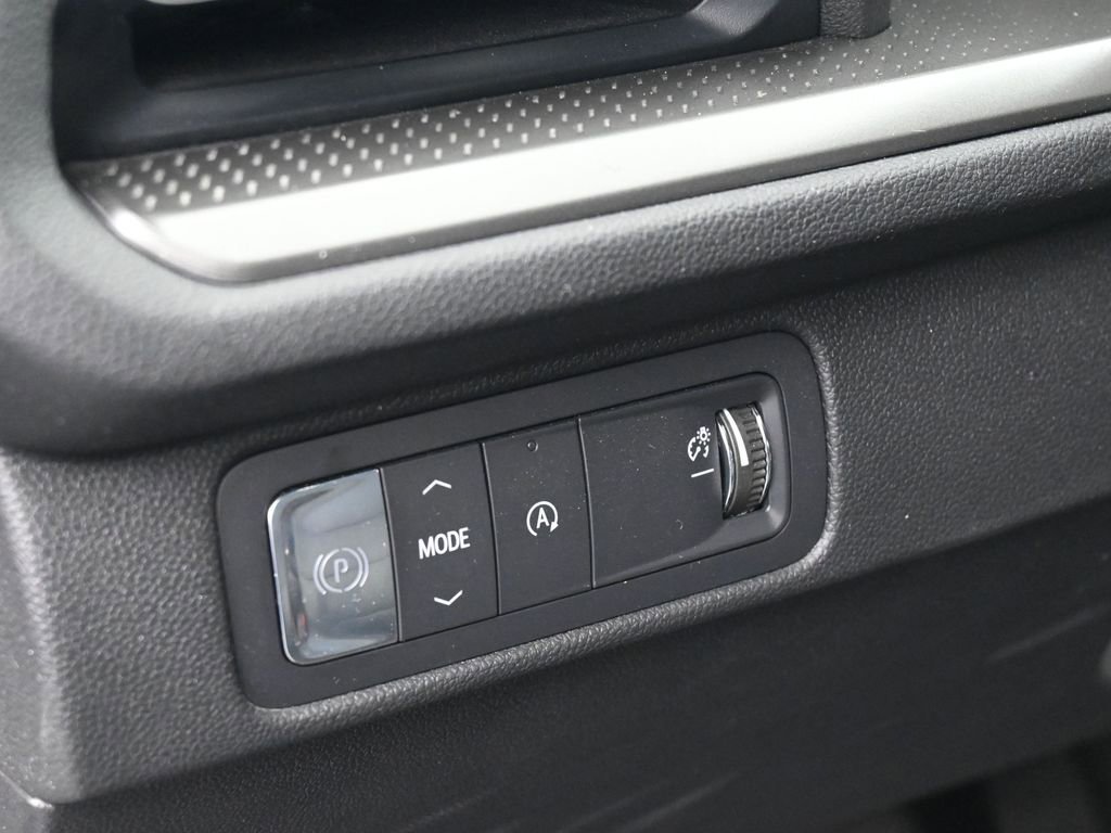 Used 2025 Chevrolet Traverse LT image 14