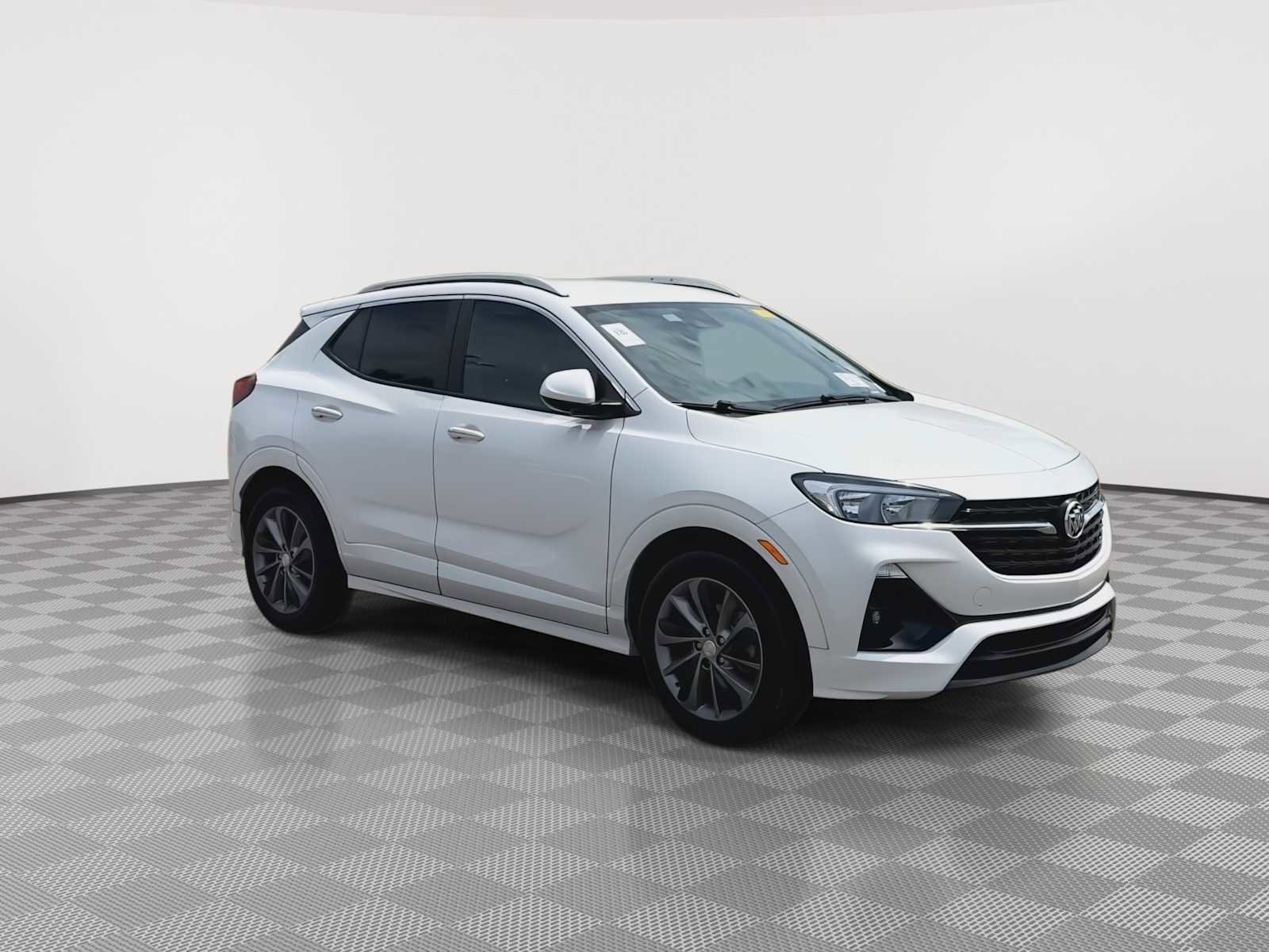 Used 2022 Buick Encore GX Select w/ Sport Touring Package FWD image 2