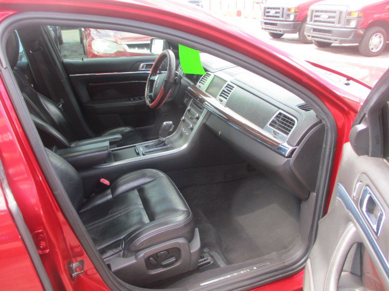 Used 2010 Lincoln MKS AWD image 8