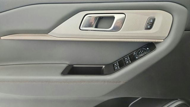 New 2025 Ford Explorer Active w/ Active Comfort Package image 19