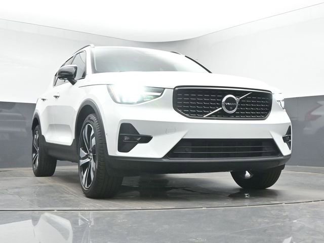Used 2023 Volvo XC40 B5 Ultimate w/ Protection Package Premier AWD/4WD image 37