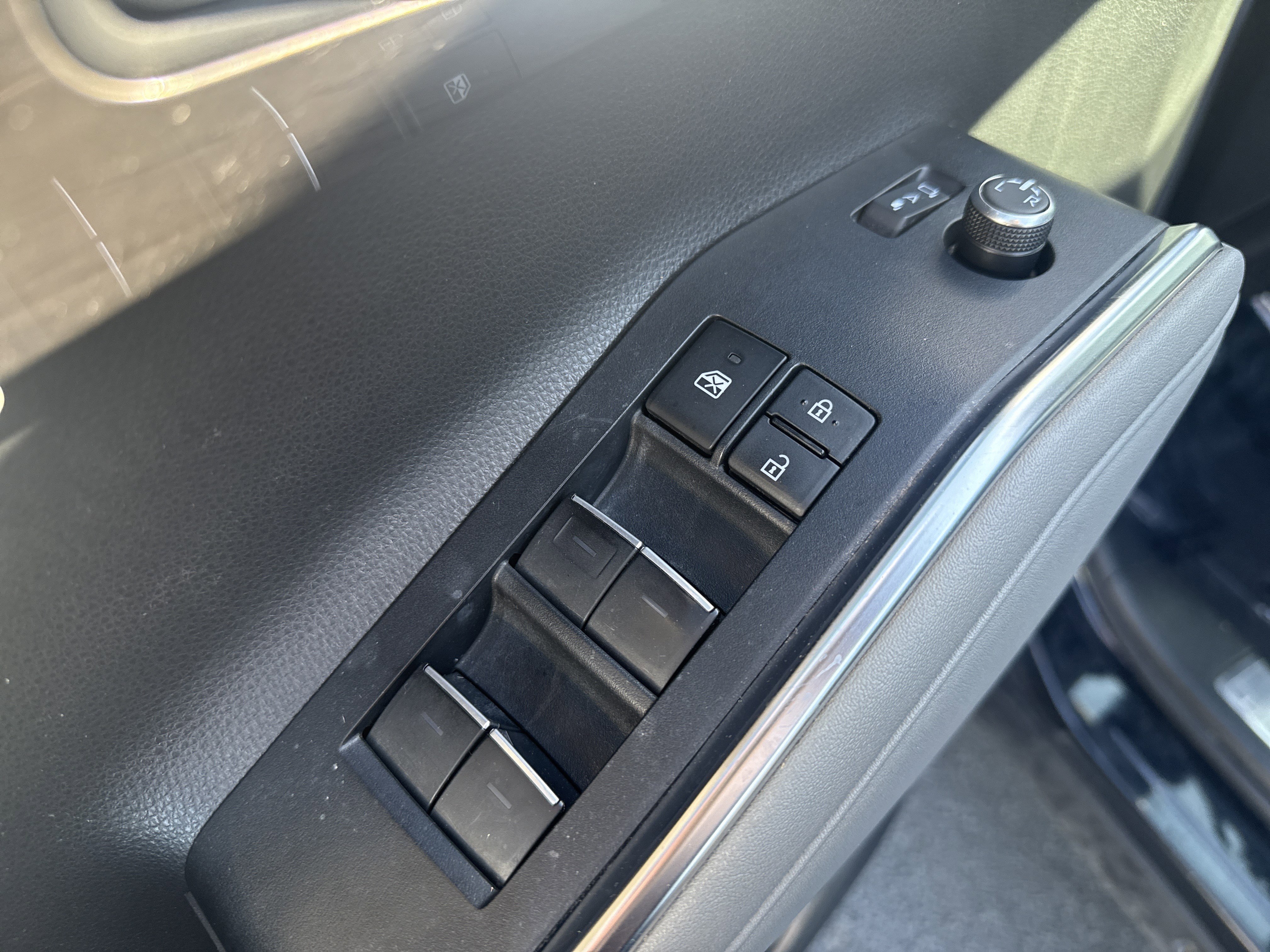 Used 2023 Toyota Highlander Limited AWD/4WD image 13