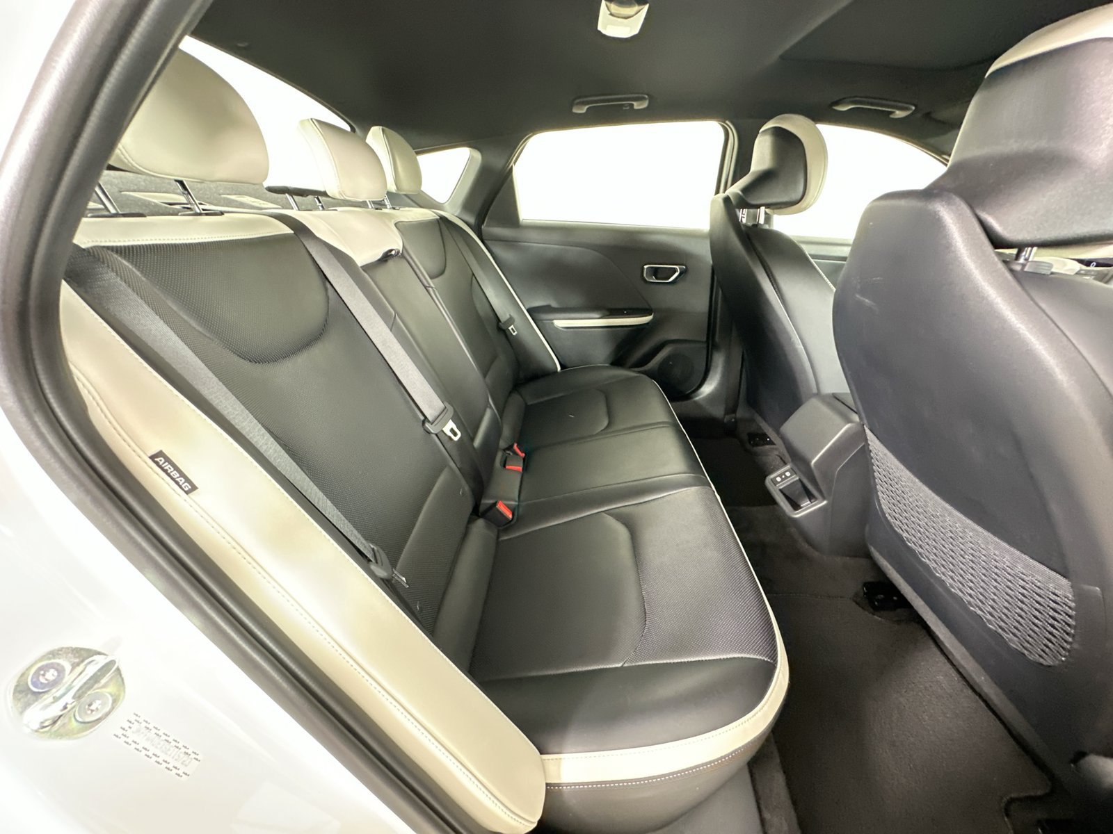 Used 2025 Kia K4 GT-Line w/ GT-Line Premium Package FWD image 39