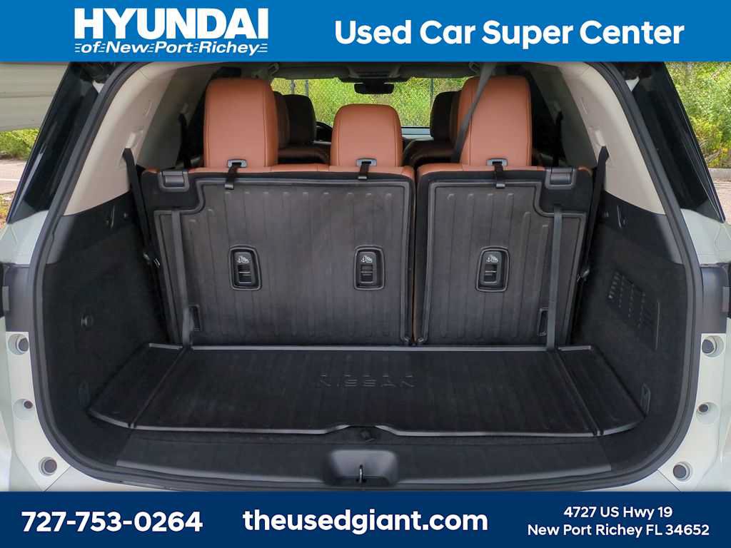 Used 2023 Nissan Pathfinder Platinum FWD image 12