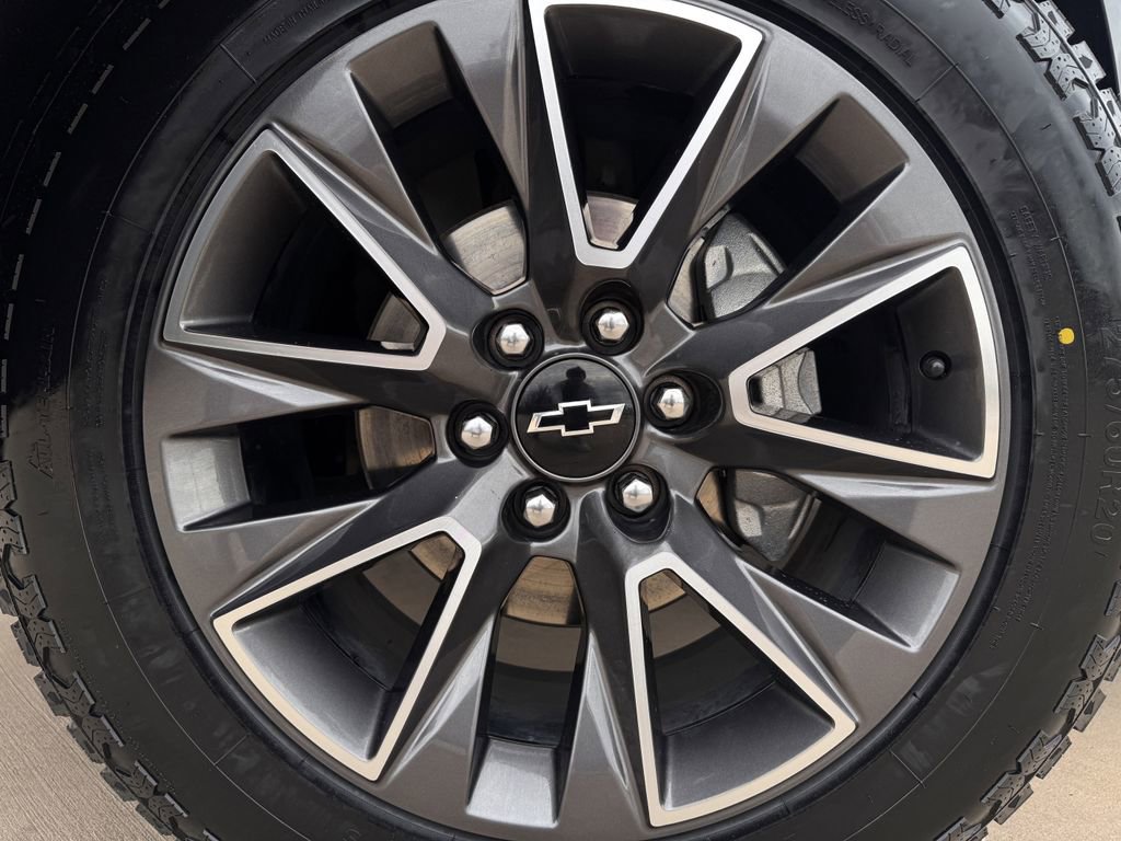 Used 2023 Chevrolet Tahoe Z71 w/ Z71 Off-Road Package image 9