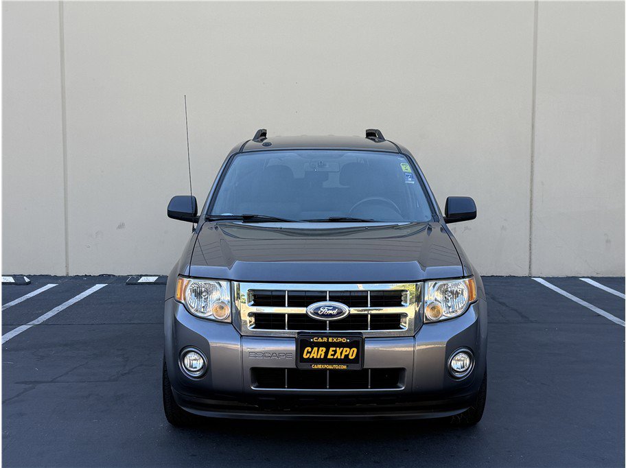 Used 2010 Ford Escape XLT image 2
