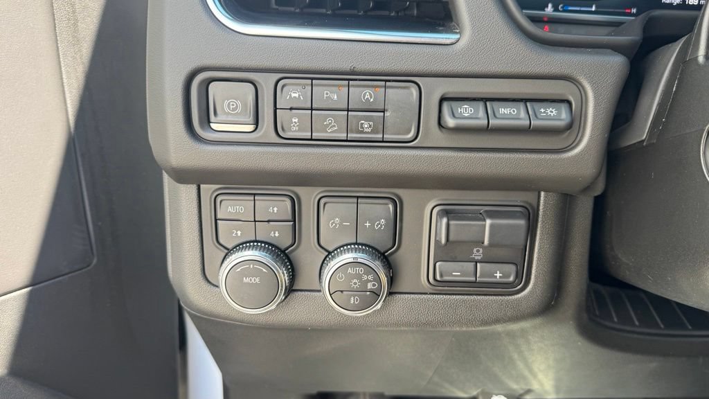 Used 2024 GMC Yukon XL AT4 w/ Technology Package AWD/4WD image 27