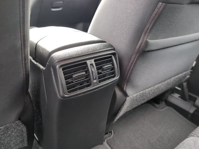 Used 2019 Nissan Rogue Sport S image 28