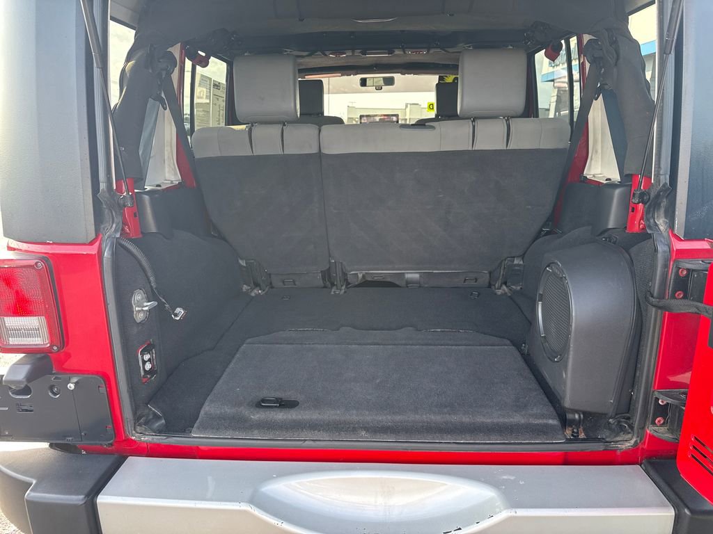 Used 2010 Jeep Wrangler Unlimited Sahara w/ Dual Top Group image 26