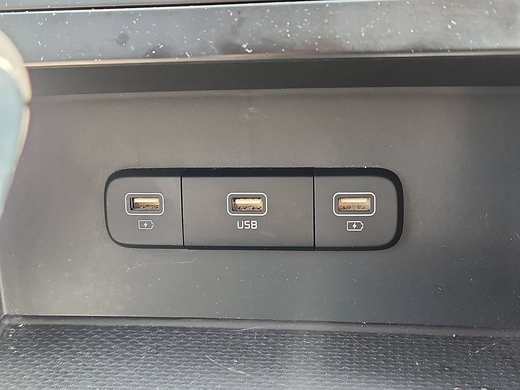 Used 2024 Kia Carnival LX FWD image 18
