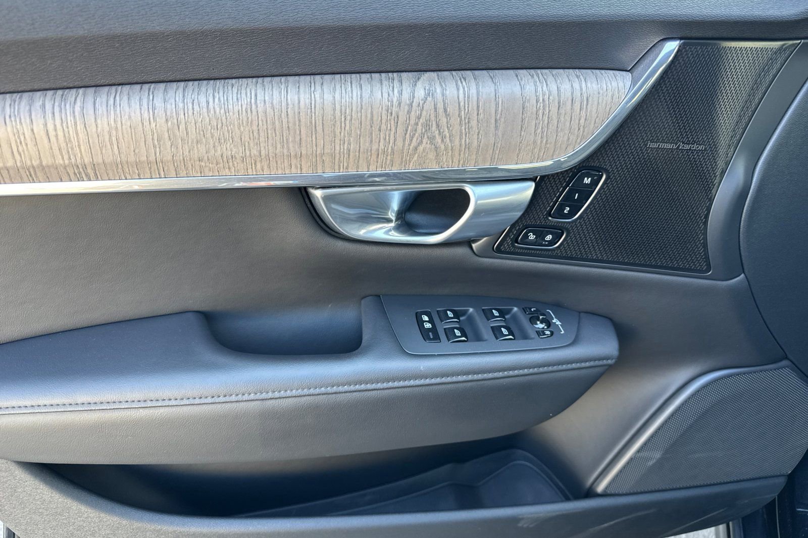 Used 2024 Volvo V90 B6 Cross Country Plus AWD/4WD image 15