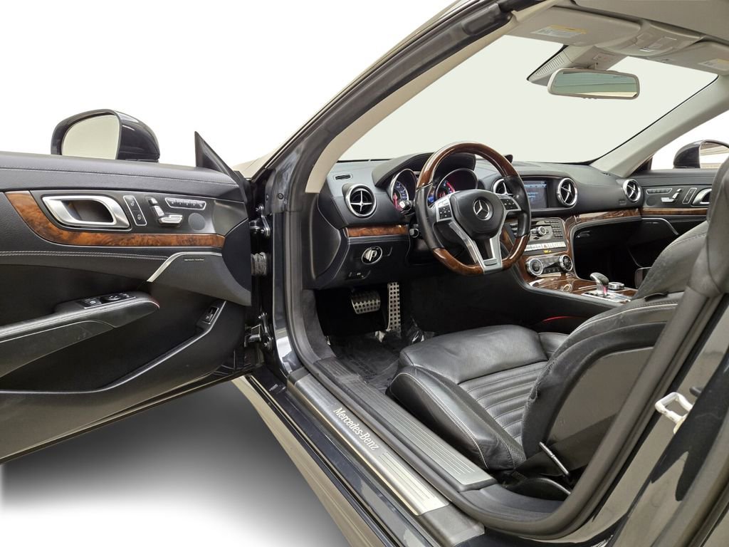 Used 2014 Mercedes-Benz SL 550 image 16