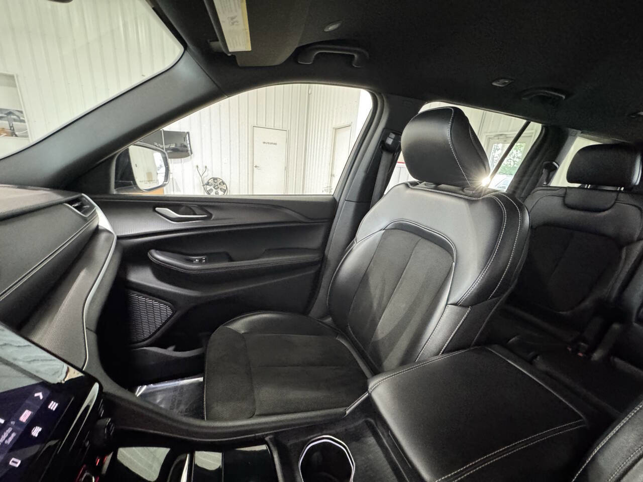 Used 2024 Jeep Grand Cherokee L Laredo image 24