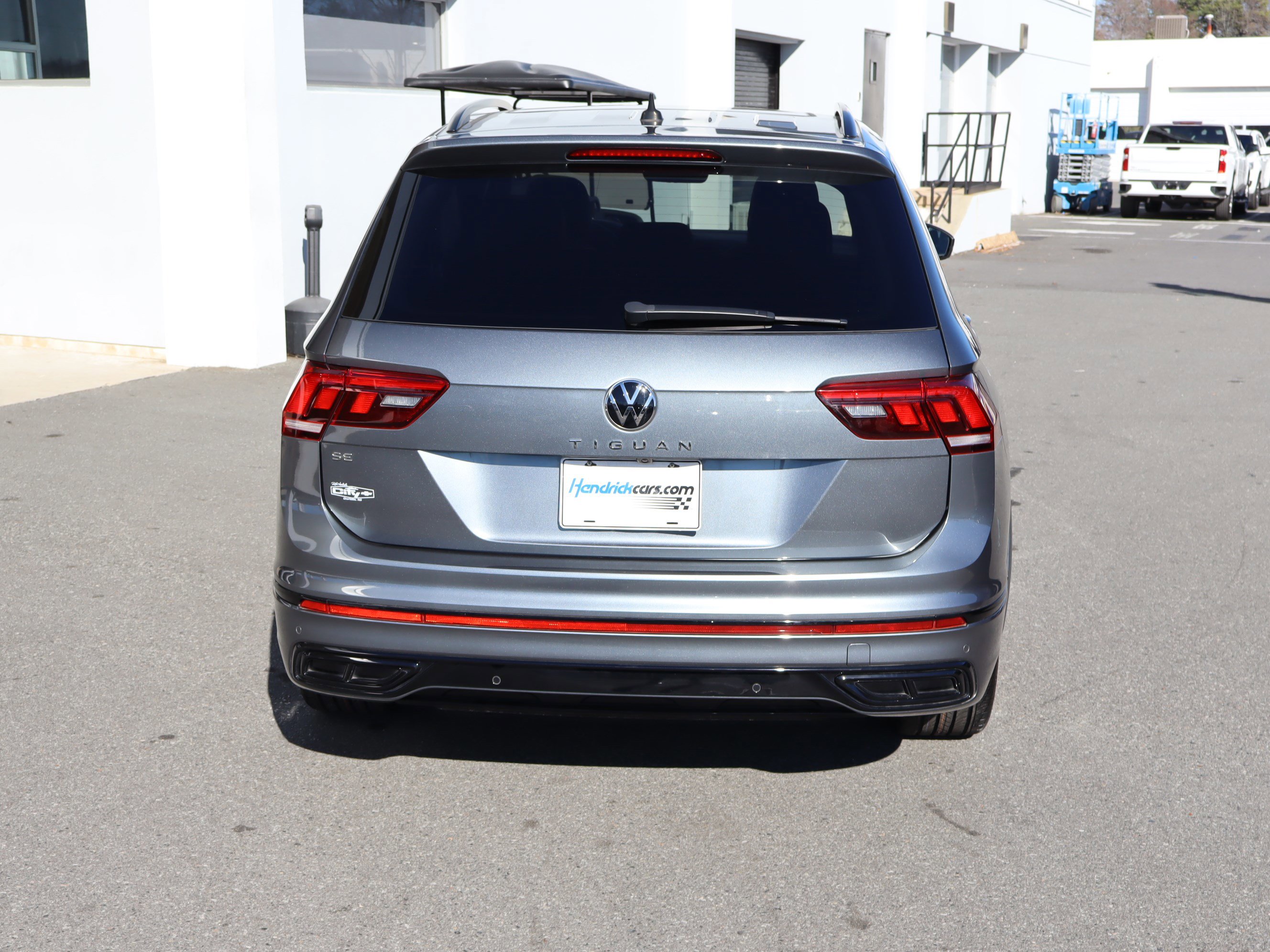 Used 2023 Volkswagen Tiguan SE R-Line image 9
