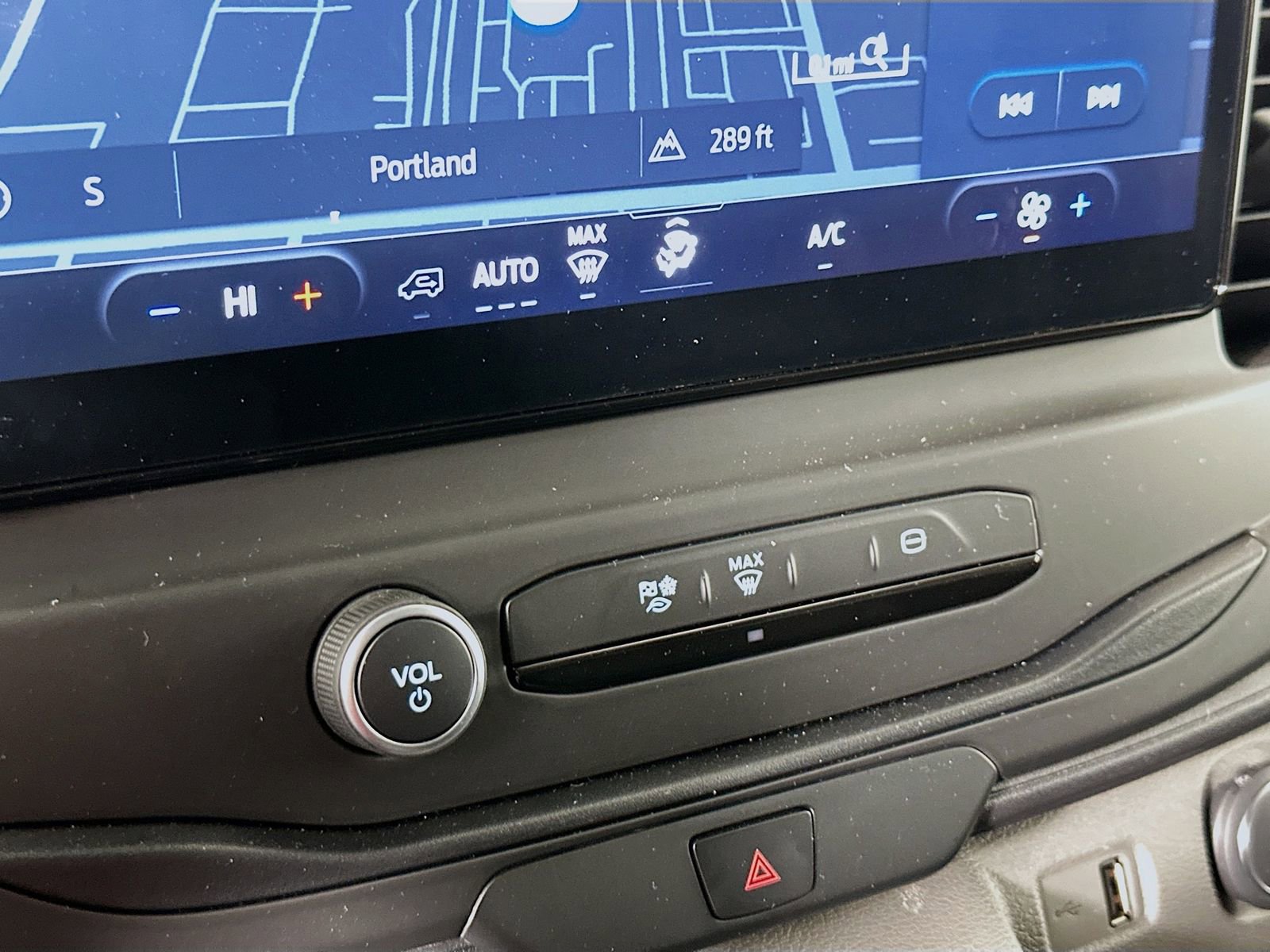 Used 2023 Ford E-Transit Medium Roof image 16