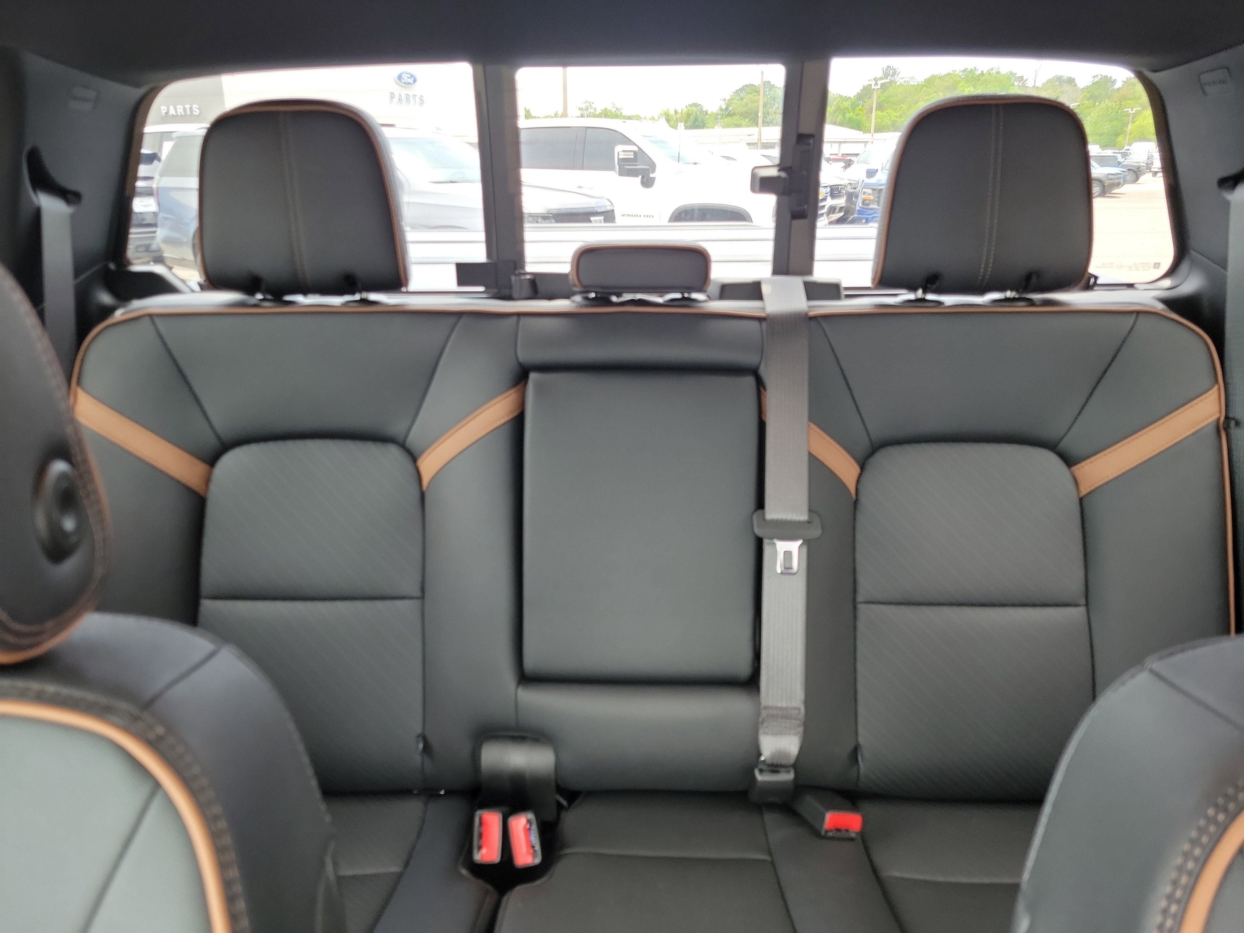 Used 2025 GMC Canyon AT4 w/ Technology Plus Package AWD/4WD image 11