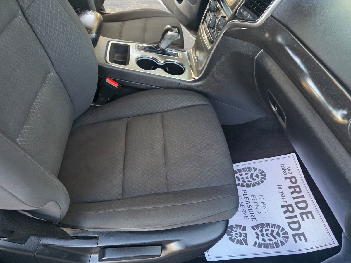 Used 2018 Jeep Grand Cherokee Laredo image 26