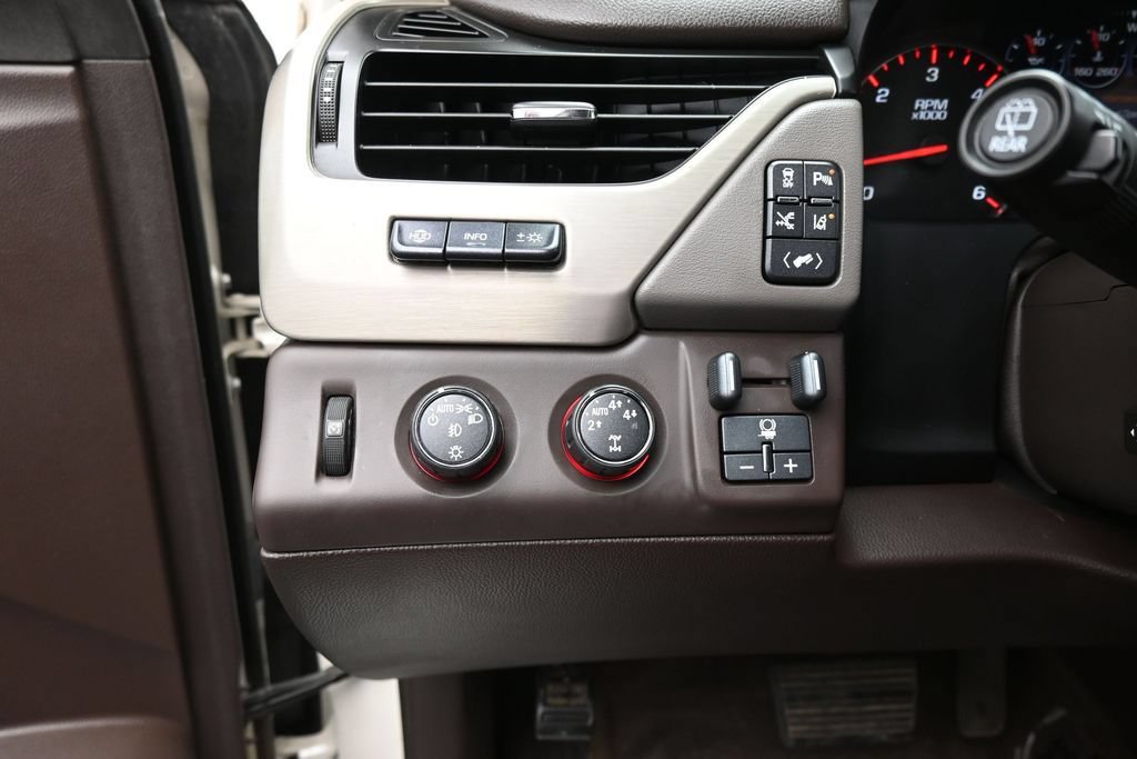 Used 2015 GMC Yukon Denali w/ Premium Package AWD/4WD image 21