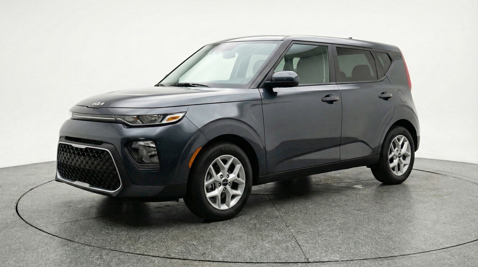 Used 2025 Kia Soul LX w/ LX Technology Package image 3