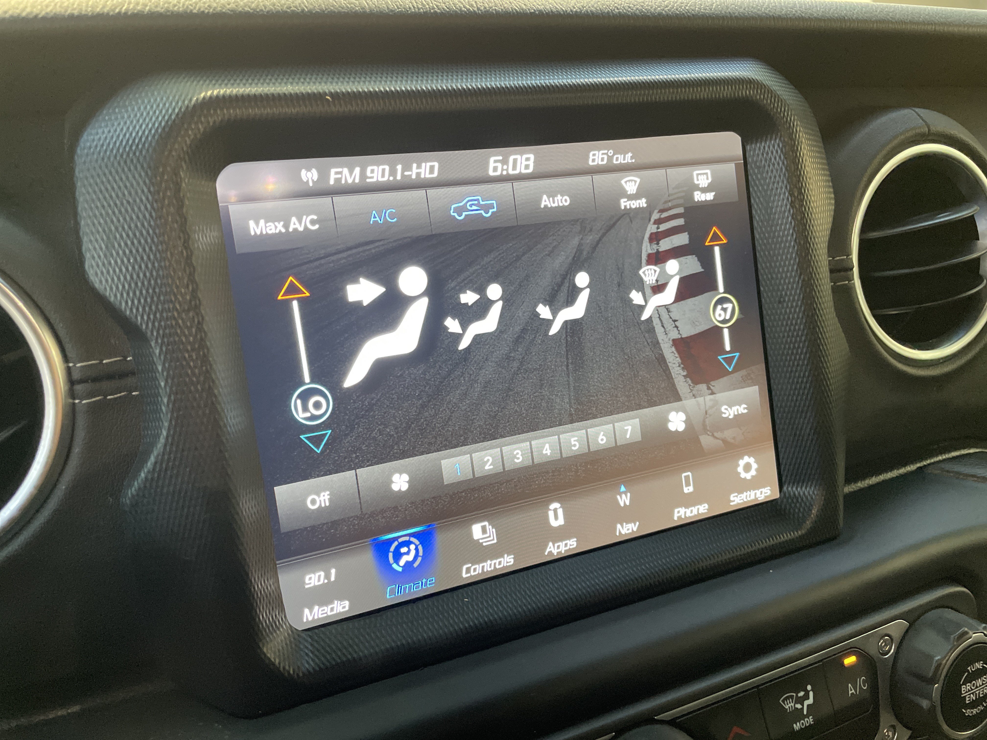 Used 2021 Jeep Gladiator Overland w/ Popular Equipment Package AWD/4WD image 24