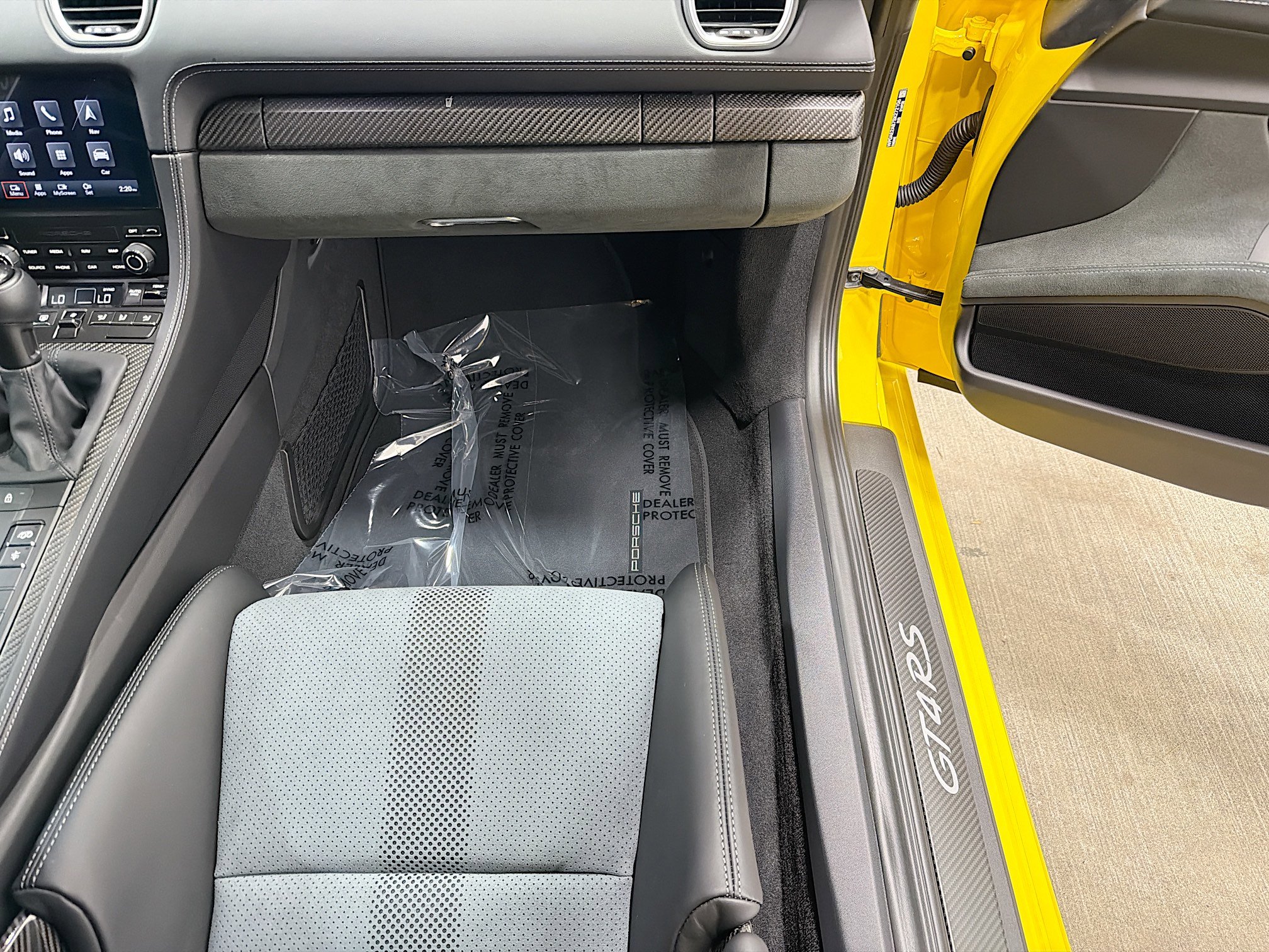 Certified 2025 Porsche 718 Cayman GT4 RS RWD image 17