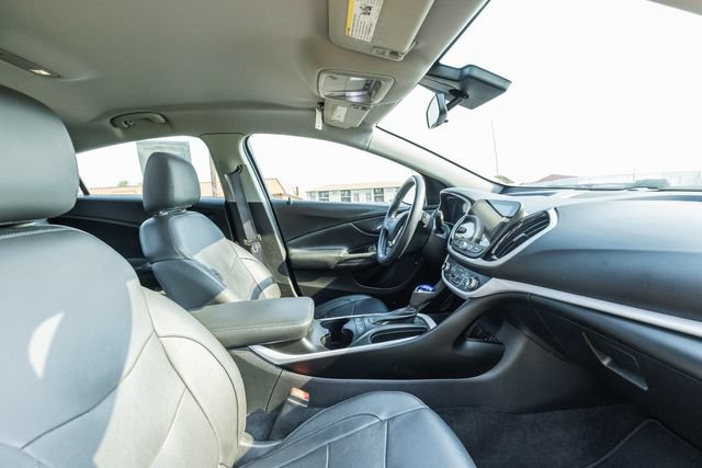Used 2017 Chevrolet Volt LT w/ Comfort Package FWD image 16