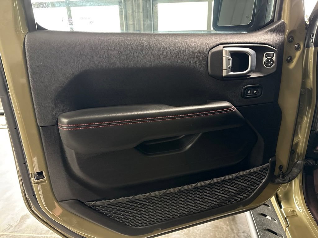 Used 2025 Jeep Wrangler Unlimited Rubicon AWD/4WD image 11