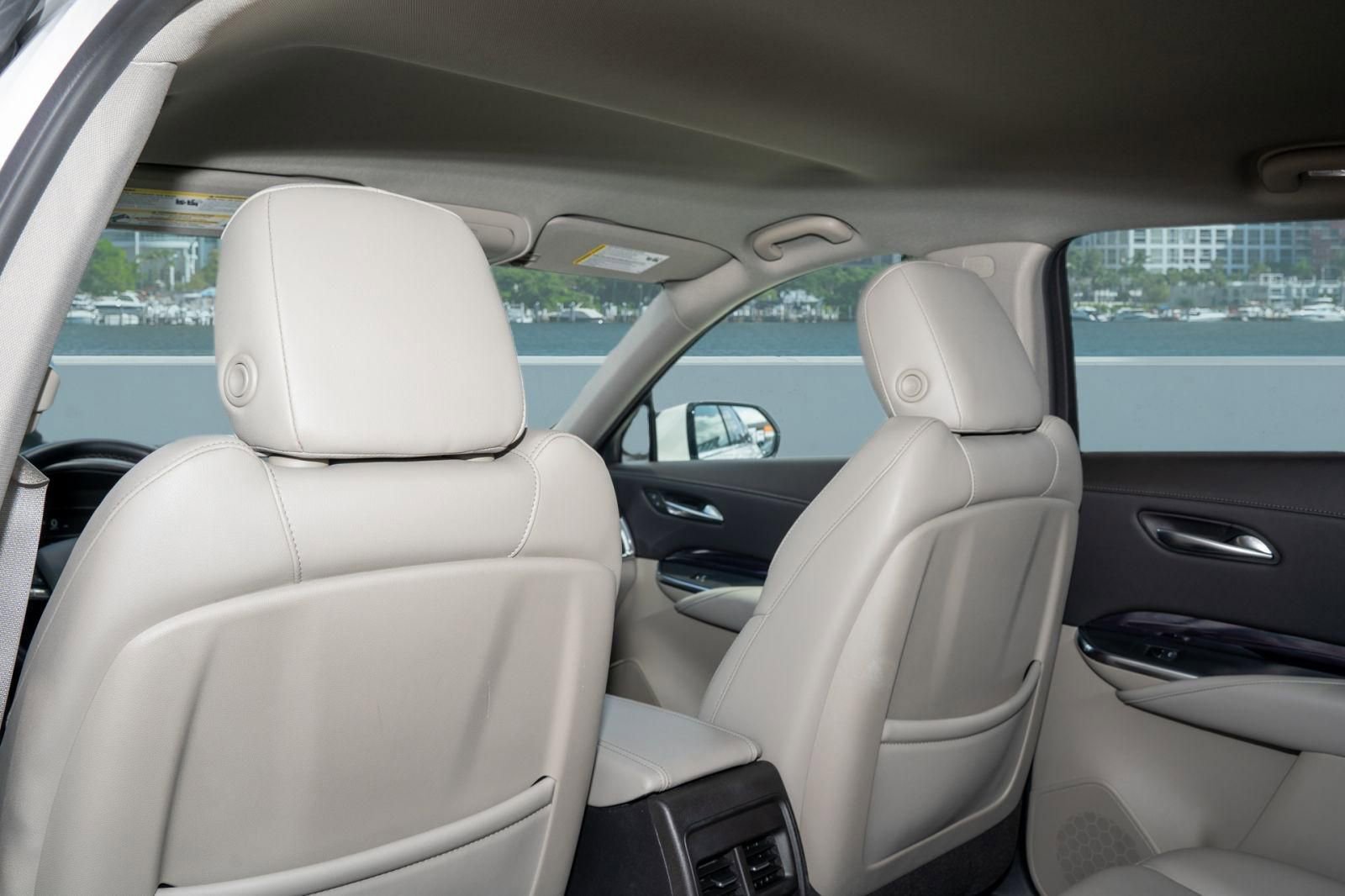 Used 2023 Cadillac XT4 Luxury w/ Driver Awareness Package FWD image 18