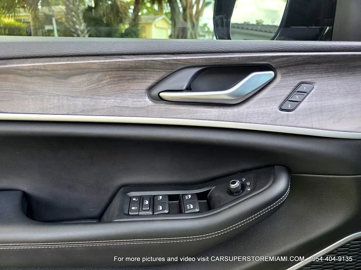 Used 2022 Jeep Grand Cherokee Limited 4xe image 30