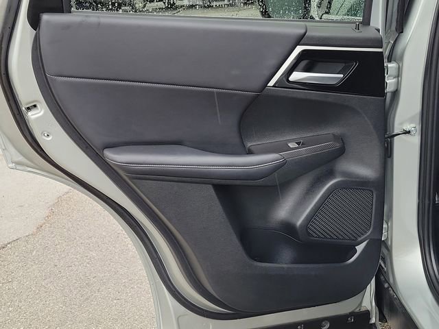 Used 2024 Mitsubishi Outlander SE image 12