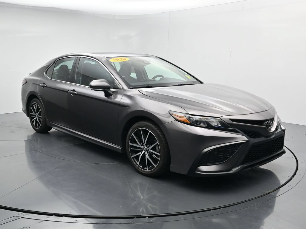 Used 2024 Toyota Camry SE FWD image 2