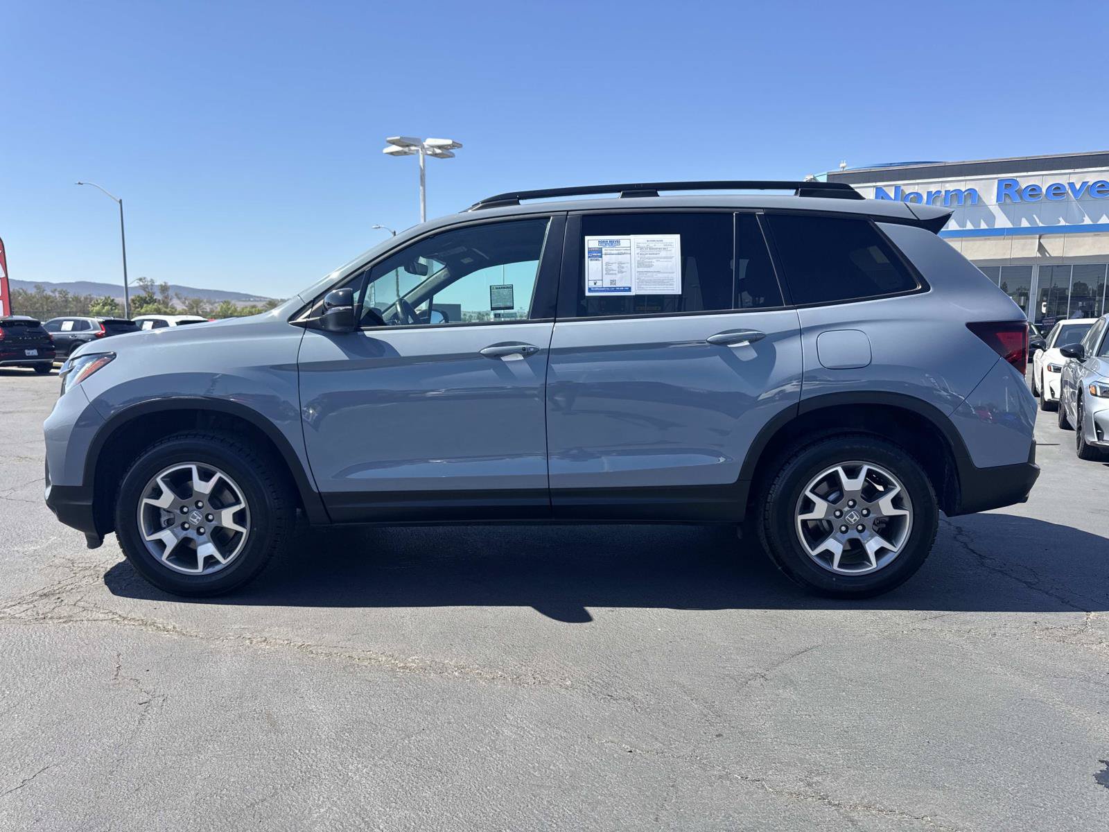 Used 2023 Honda Passport TrailSport image 2