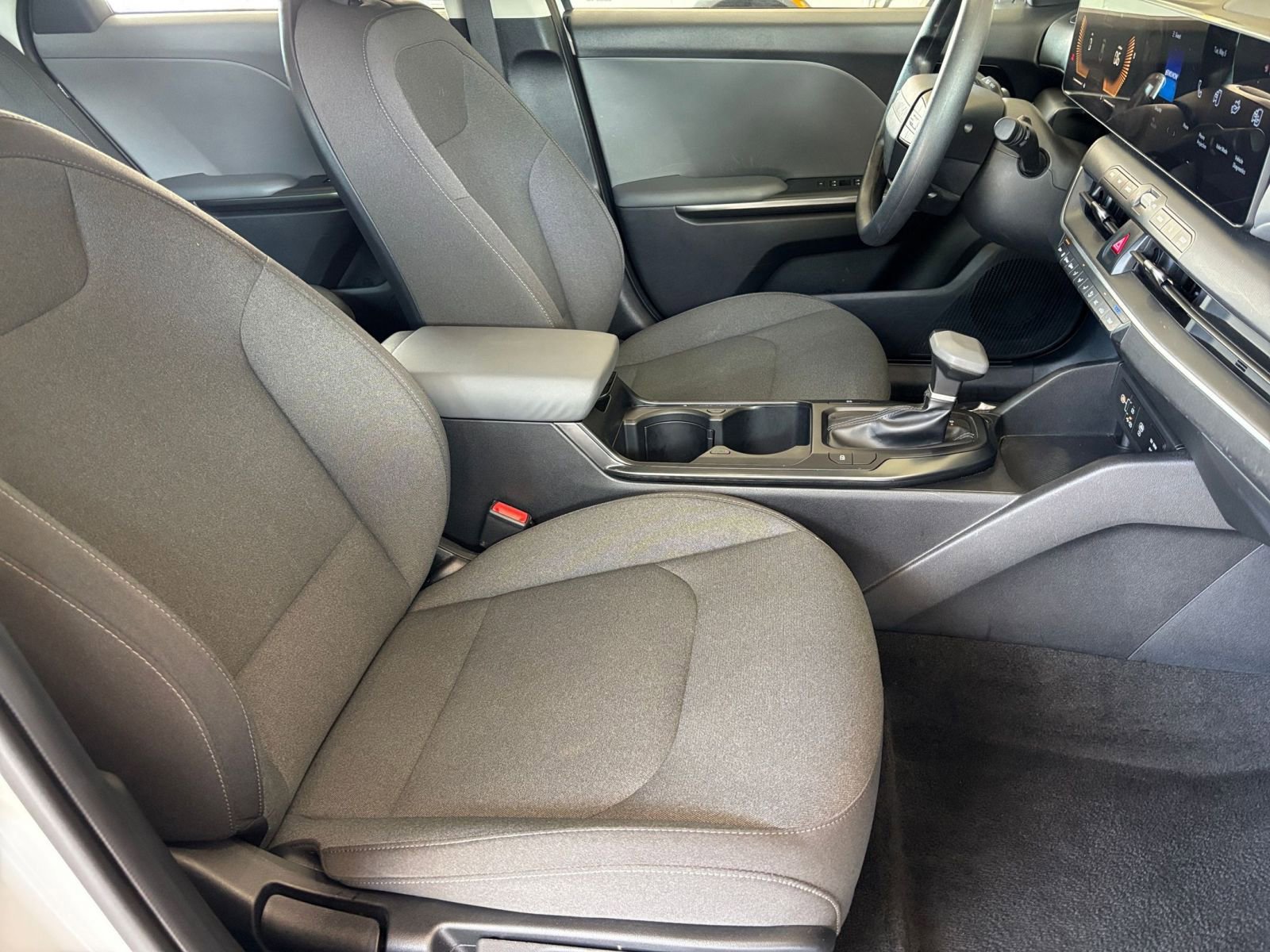 Used 2025 Kia K4 FWD image 35