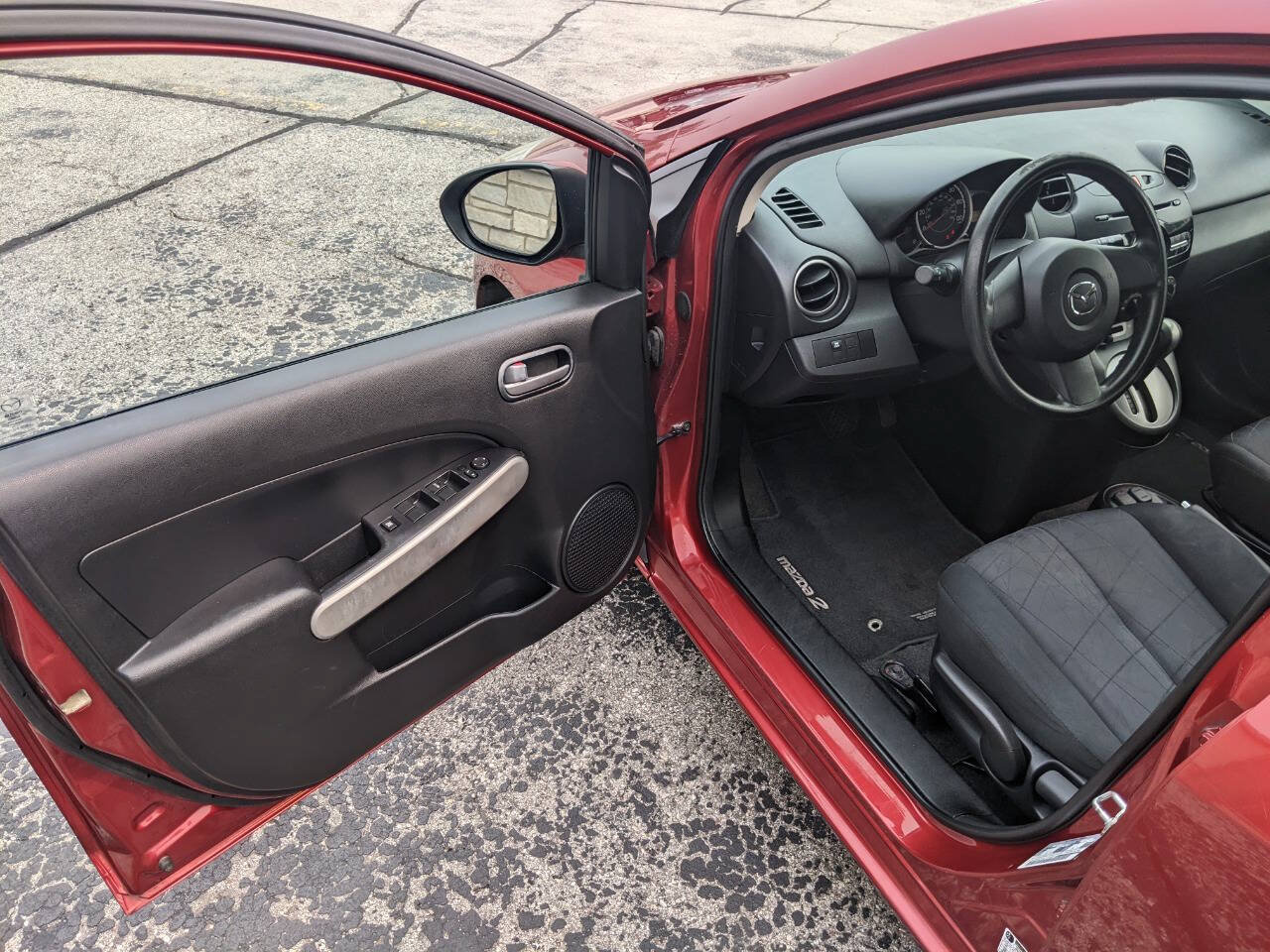 Used 2014 MAZDA MAZDA2 Sport FWD image 9