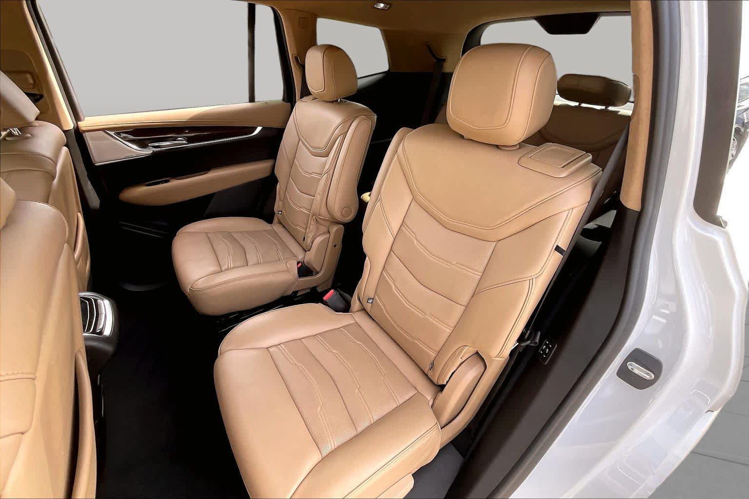 Used 2021 Cadillac XT6 Premium Luxury w/ Platinum Package FWD image 18
