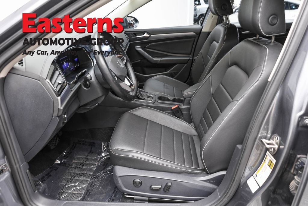 Used 2024 Volkswagen Jetta SE FWD image 15