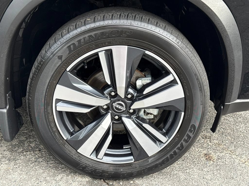 Certified 2025 Nissan Rogue SL FWD image 11