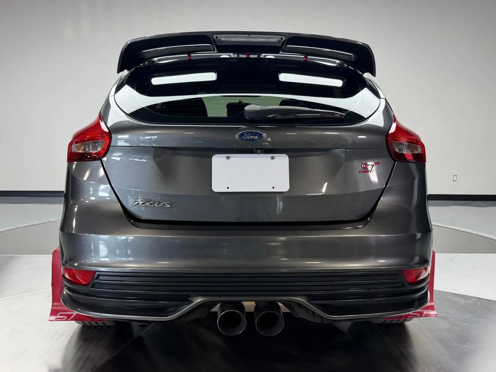 Used 2018 Ford Focus ST FWD image 5