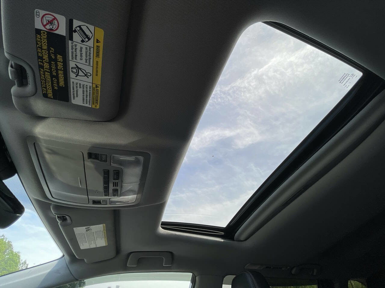 Used 2019 Toyota Highlander XLE AWD/4WD image 23