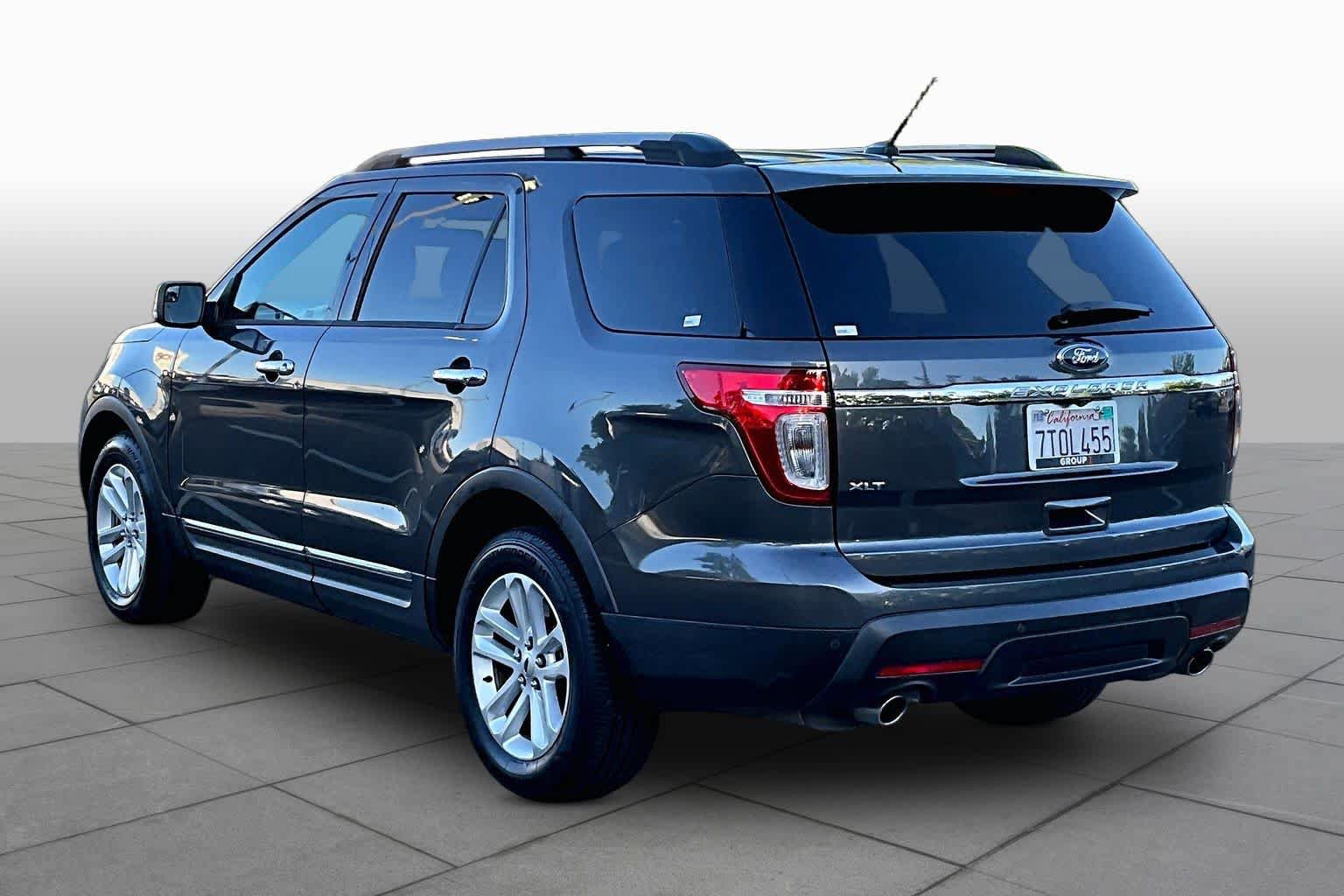 Used 2015 Ford Explorer XLT w/ Equipment Group 202B FWD image 11