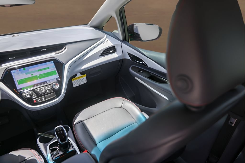 Used 2019 Chevrolet Bolt Premier w/ Infotainment Package FWD image 24