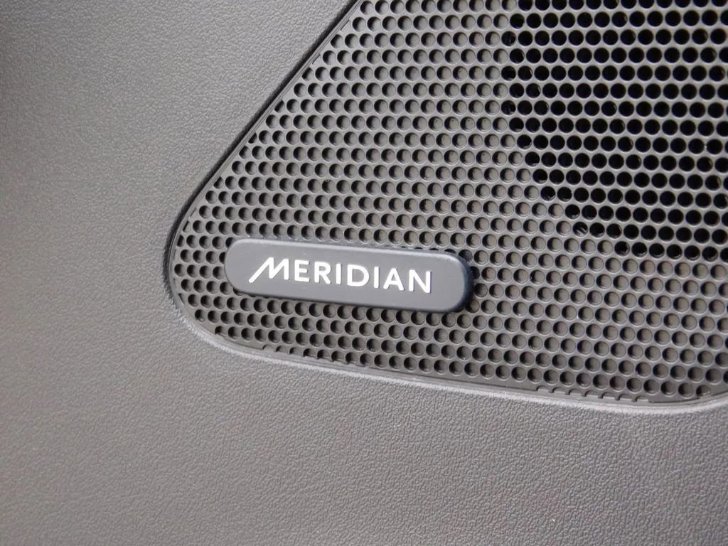 Used 2019 Jaguar F-PACE Premium image 25