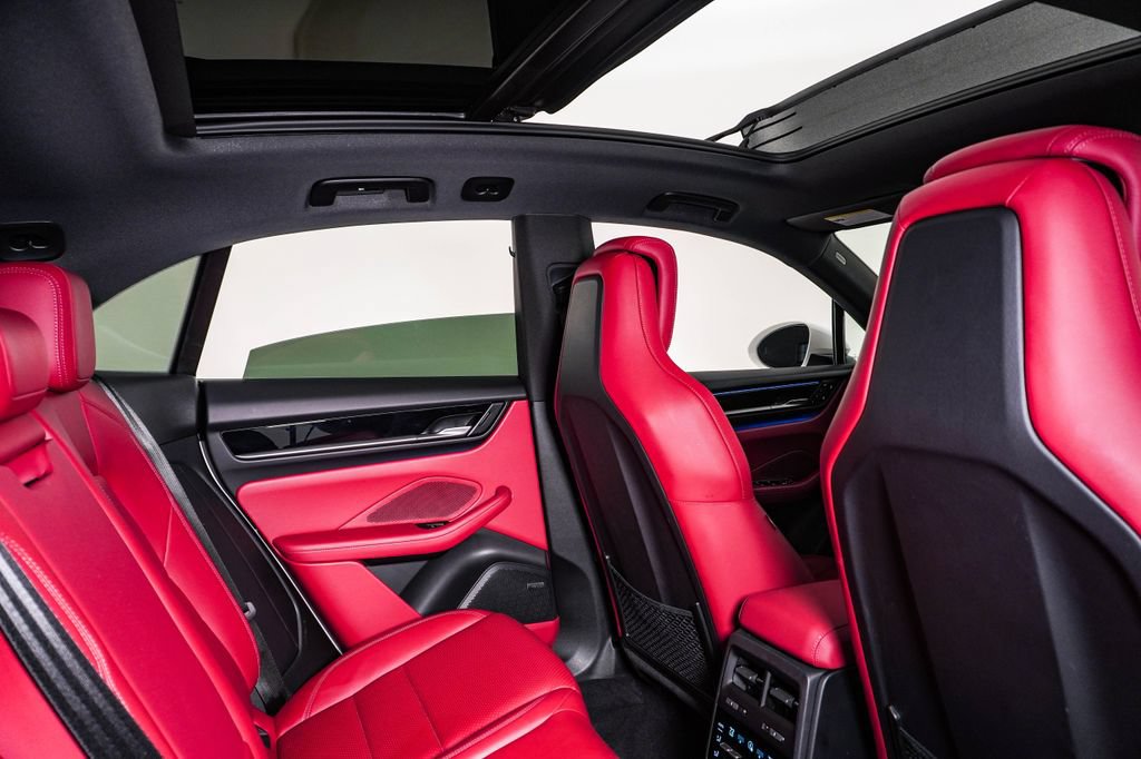 Certified 2025 Porsche Macan 4S Electric AWD/4WD image 16