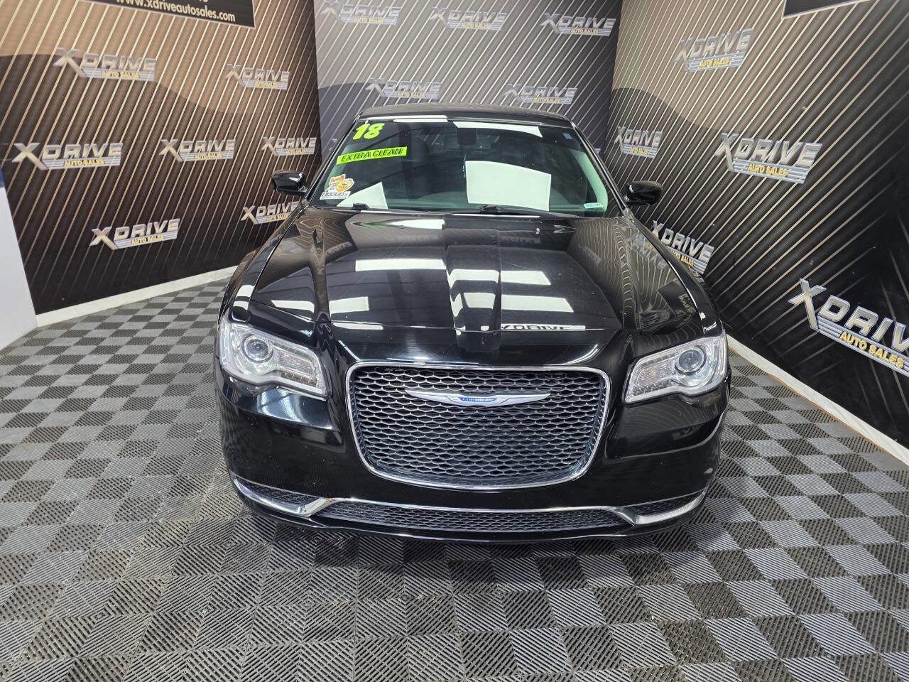 Used 2018 Chrysler 300 Touring L AWD/4WD image 5