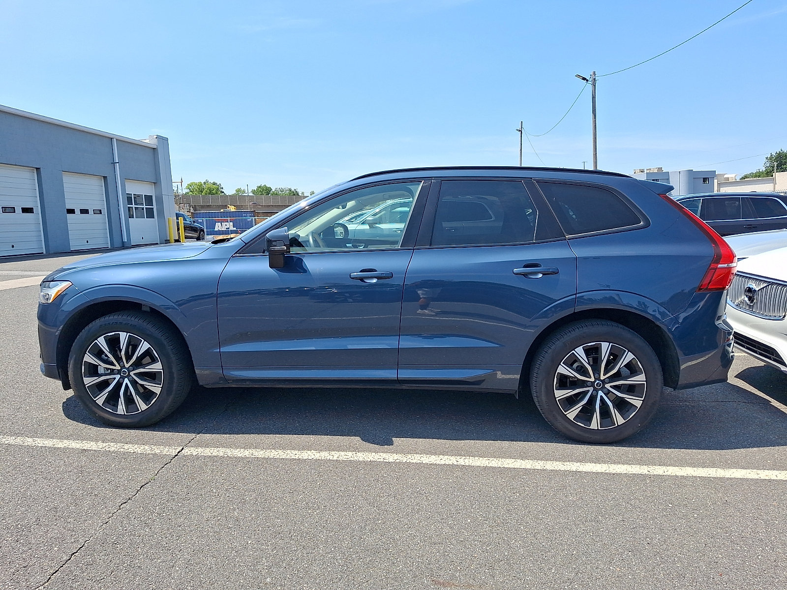 Used 2024 Volvo XC60 B5 Core w/ Protection Package Premier AWD/4WD image 4